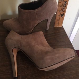 Women’s Simply Beautiful Sz10, 4’ Bootie/Shoes.